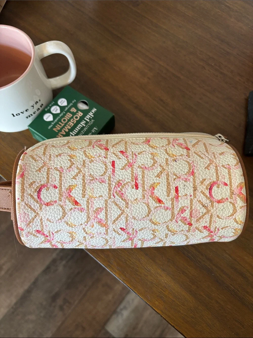 Kitsch Rosemary & Biotin Volumizing Solid Shampoo - mug makeup bag Calvin Klein